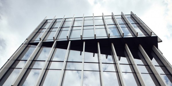 Opóźnienia w zapłacie – jakie odsetki przysługują w obrocie gospodarczym?